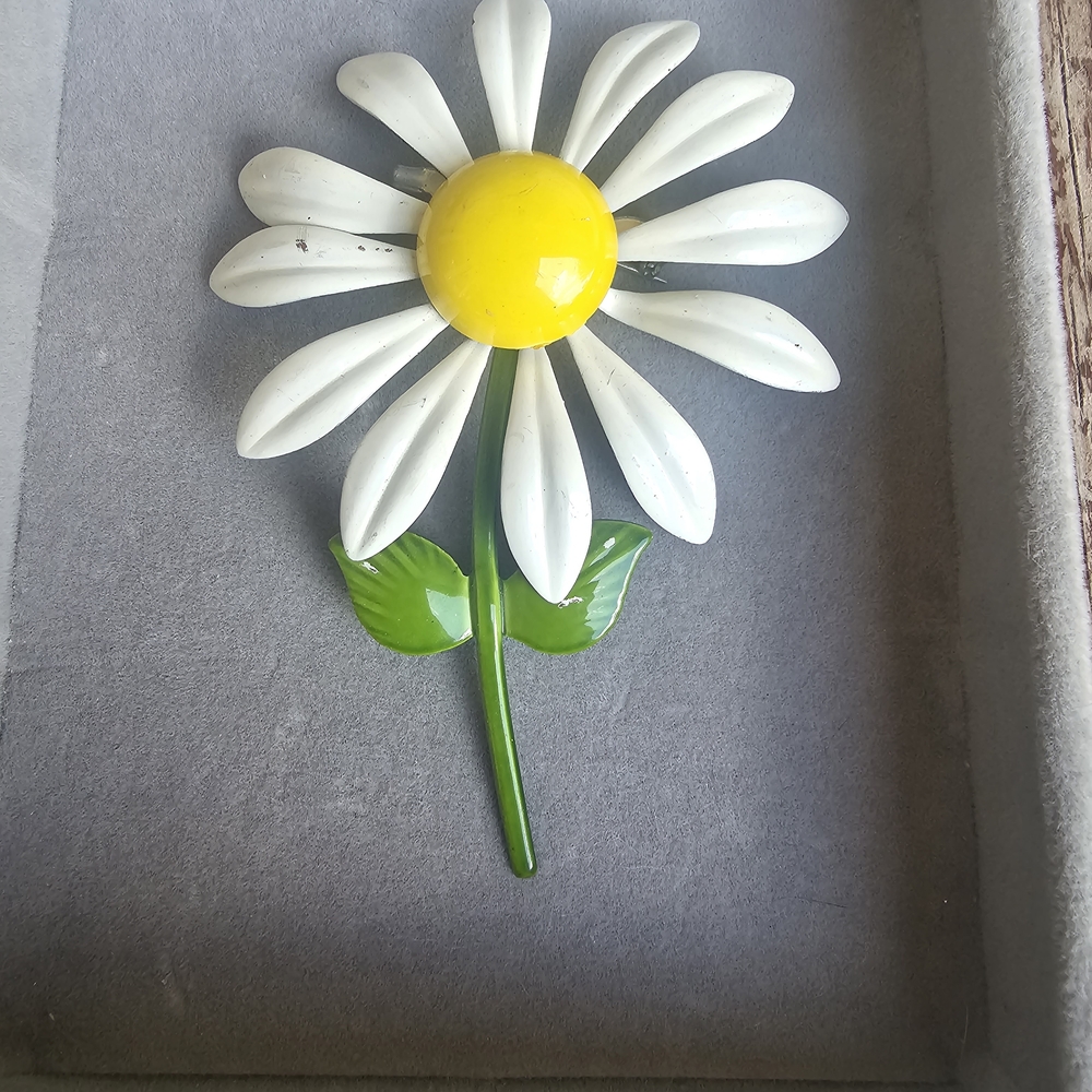 Vintage Daisy Flower Brooch